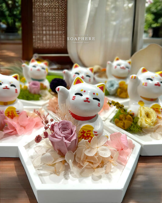 Hong Kong style lucky cat aroma stone with preserved flowers