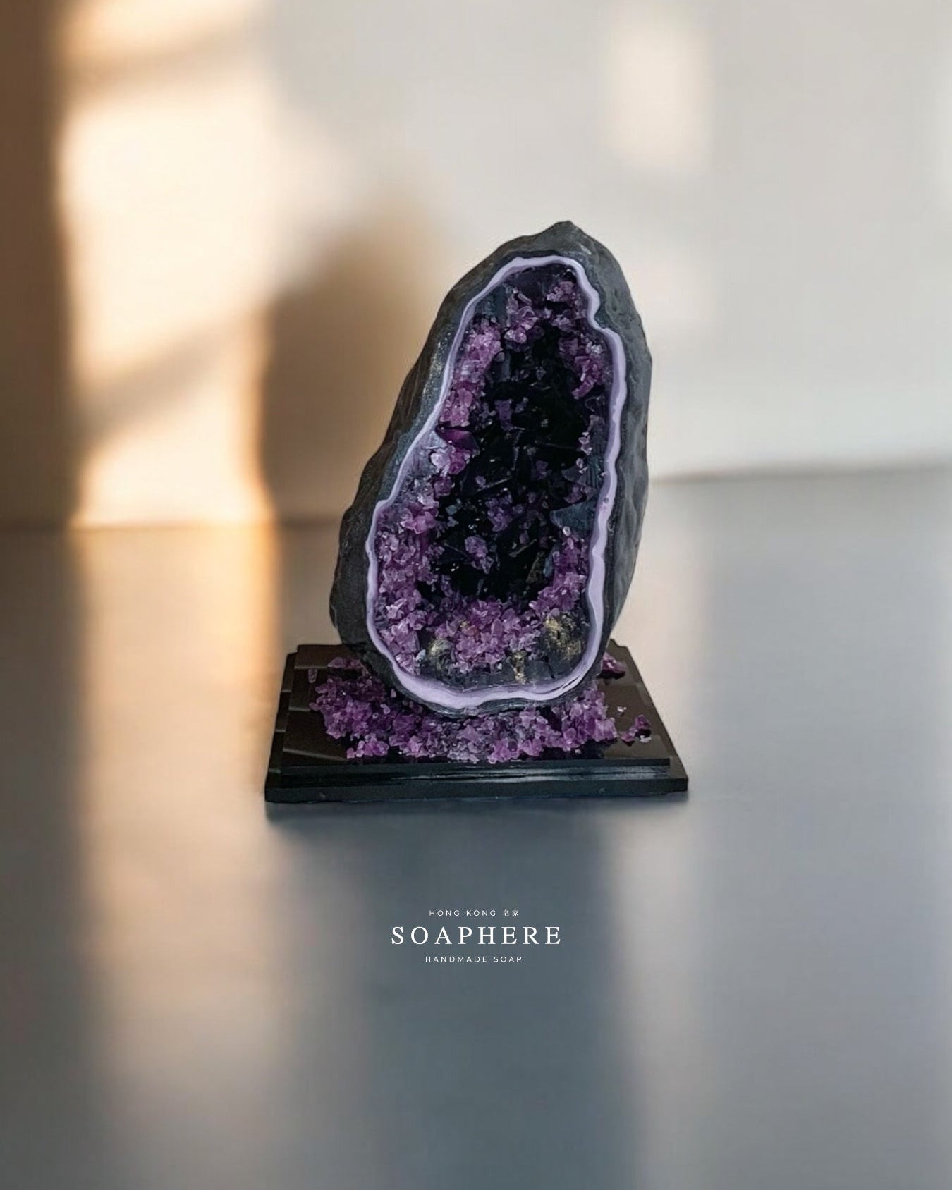 Handmade methyst geode soap in Chinese style